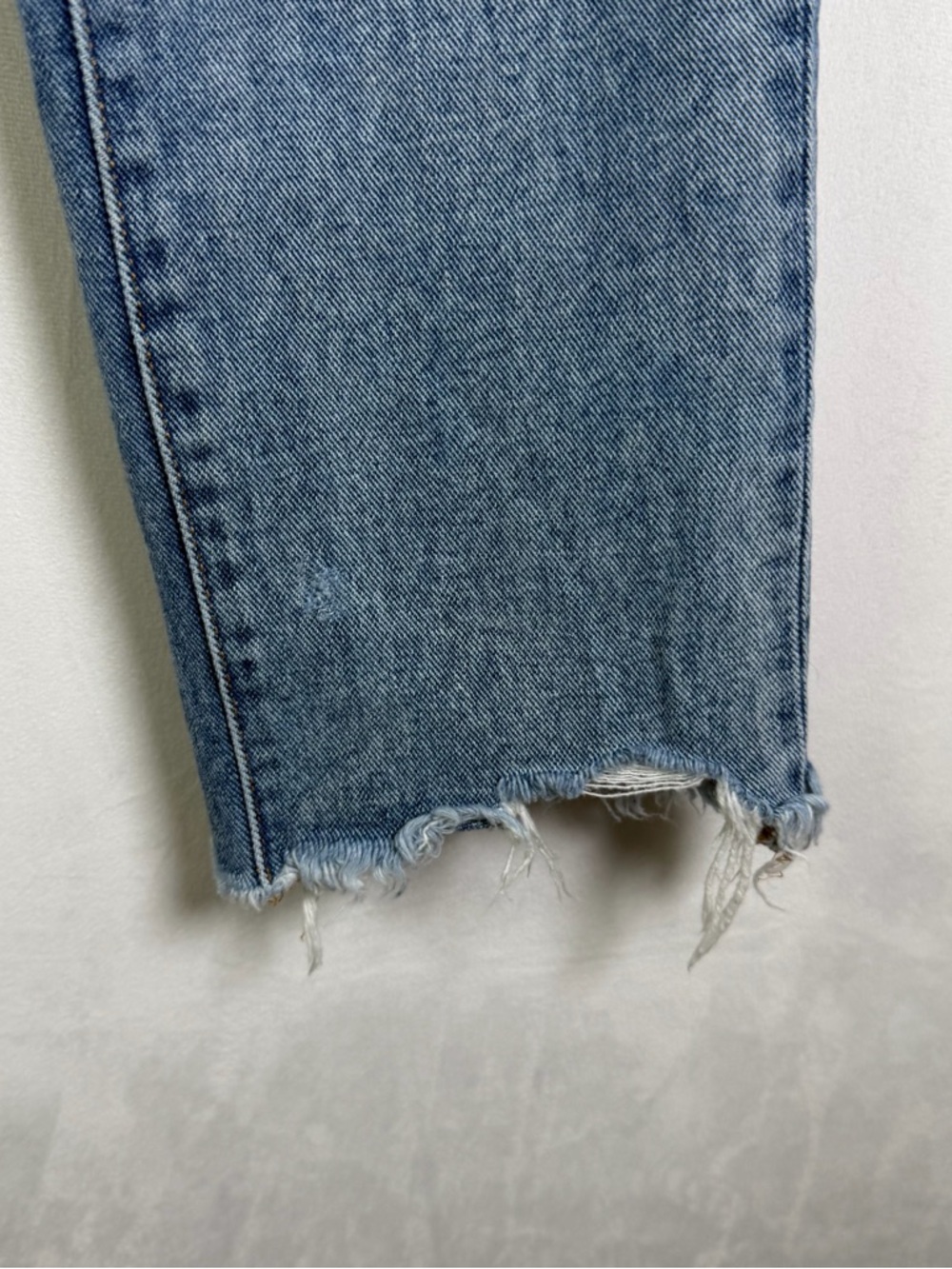 VERVET Women’s Distressed Straight Leg Jeans 25” Raw Hem High Rise Light Wash - Picture 3 of 9